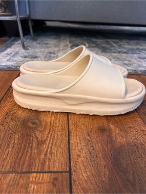 Cream Slide Sandals — Plush Platform Comfort